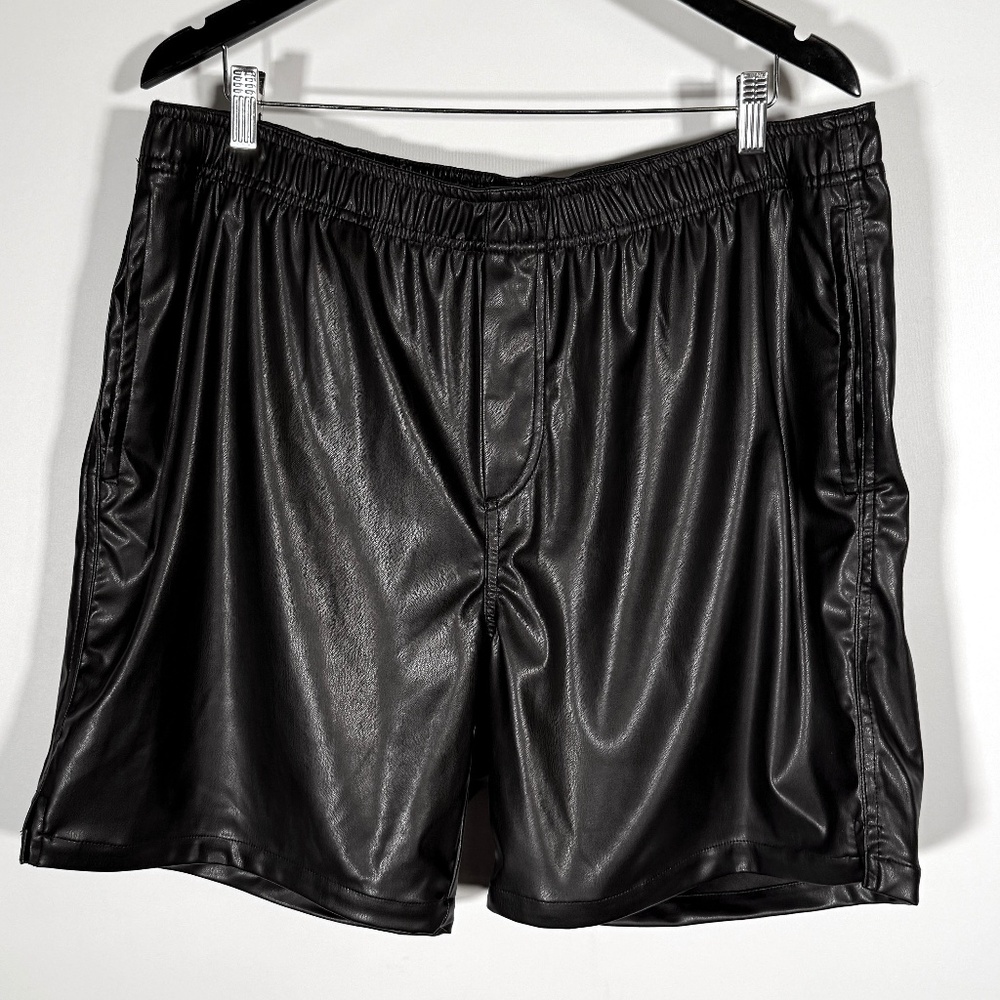 H&M - Faux Leather Shorts Men’s XL Relaxed Fit New With Tags - Black